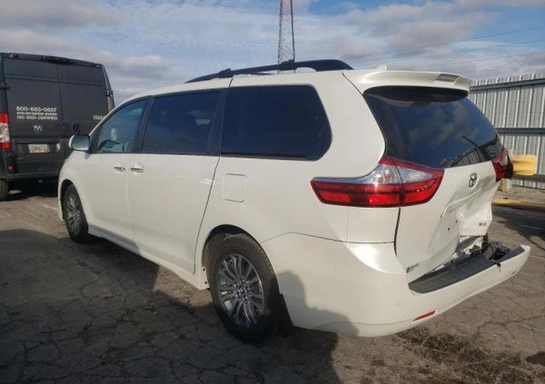 Toyota Sienna cena 70900 przebieg: 42000, rok produkcji 2019 z Jasień małe 67